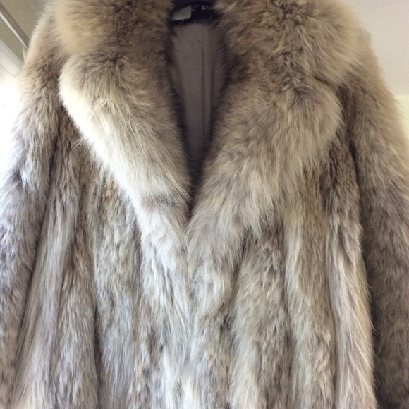 Coyote Fur - Full Length Coat - Picture 2 of 16